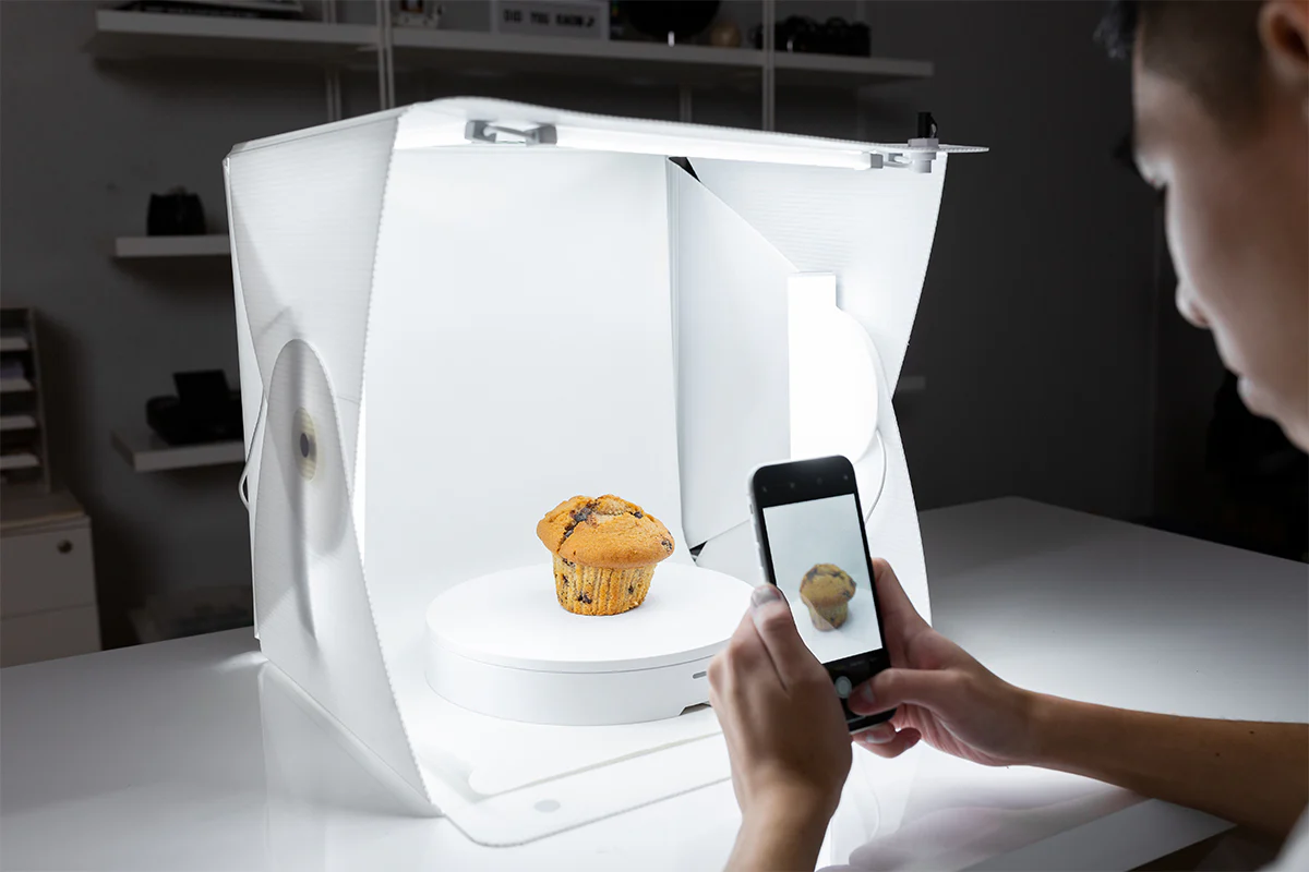 a person taking 360 photo of a muffin